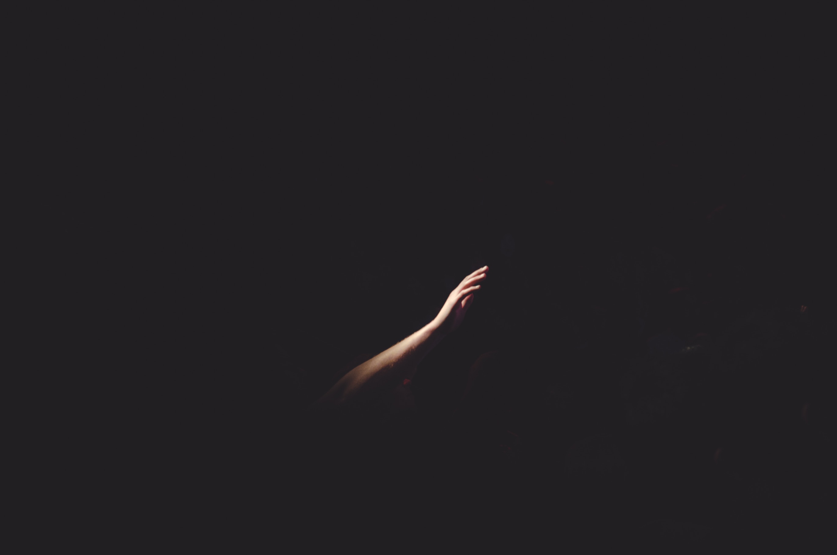 Reach out to me. Руки тянутся из Темноты. Темная психология.